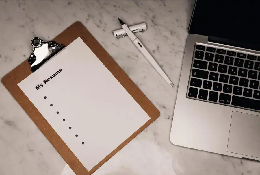 Cover letter: no longer up to date, or is it?